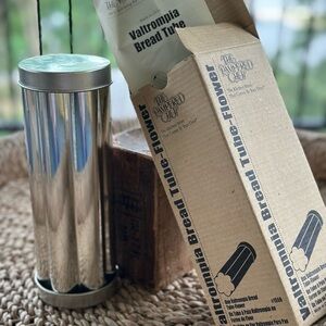 The Pampered Chef Silver Valrompia Bread Tube